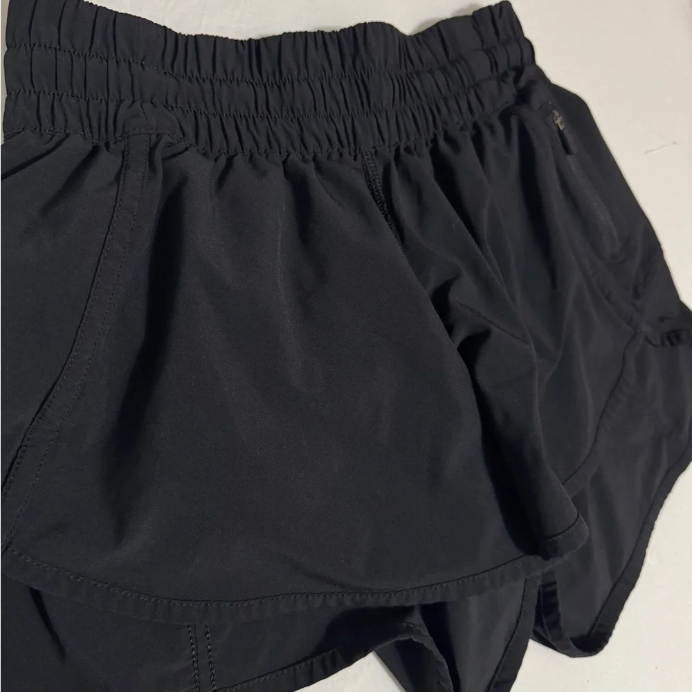 Lululemon Black Low-Rise Tracker Shorts - Picture 9 of 11